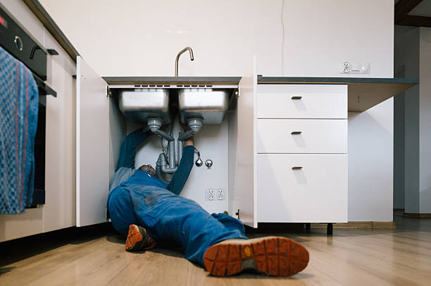 Professional Leak Detection technician working in Fowler, OH